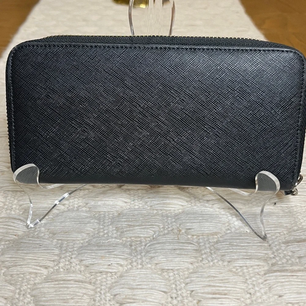 EUC Tory Burch large continental logo zip around saffiano leather wallet